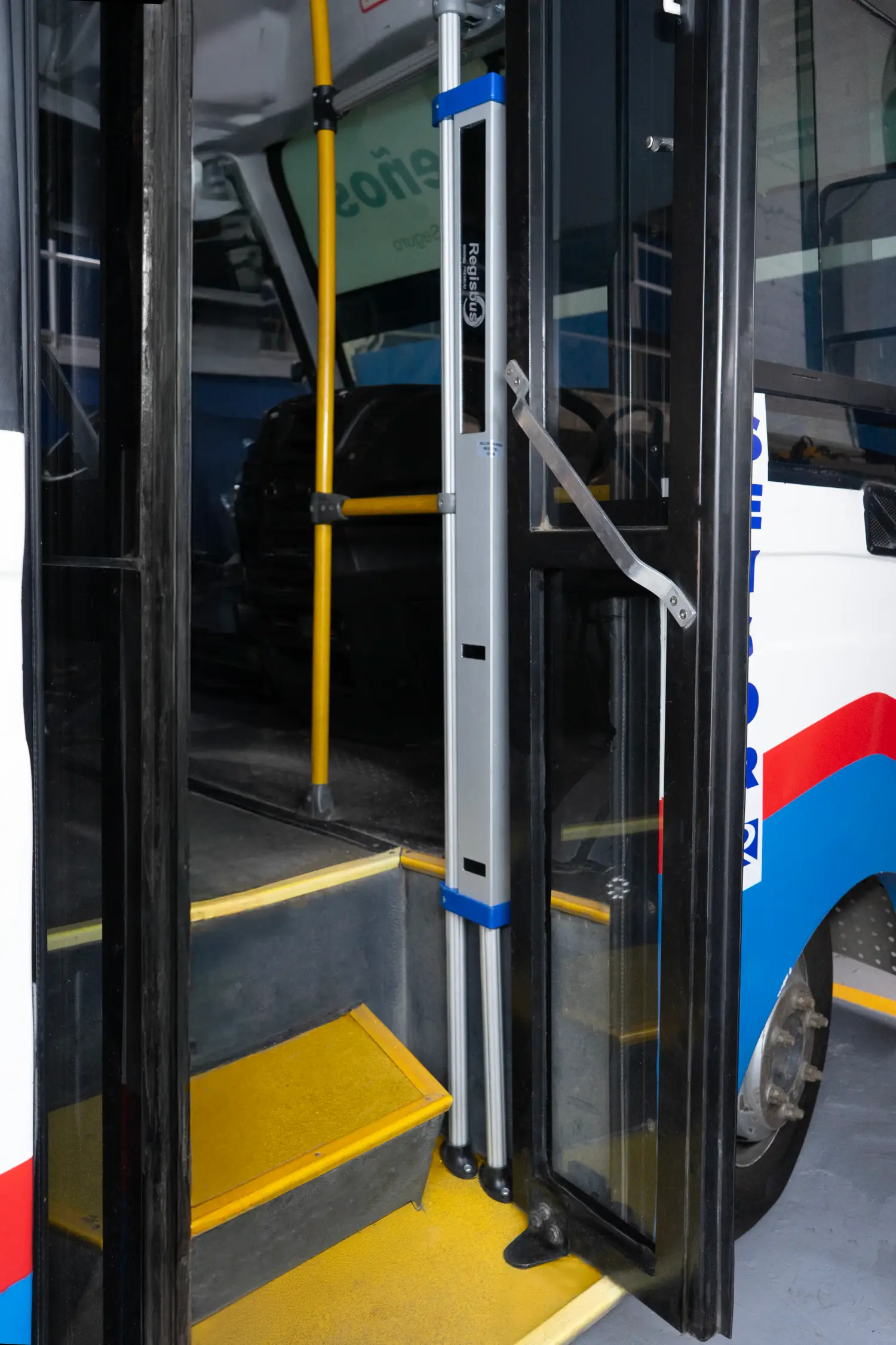 Regisbus — hardware de conteo instalado en bus
